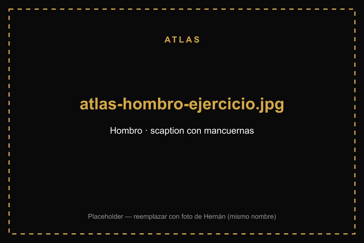 Hernán Zurita demostrando ejercicio para hombro