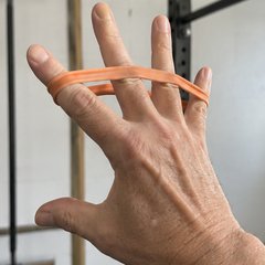 Extensión de dedos con banda elástica — ejercicio de mano
