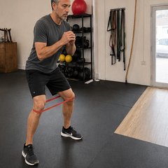 Caminata lateral con banda — ejercicio de rodilla